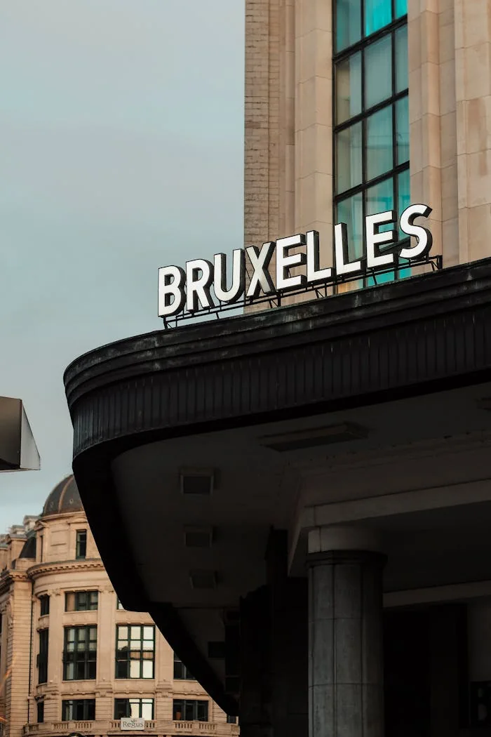 Enseigne Bruxelles sur une façade de la ville
